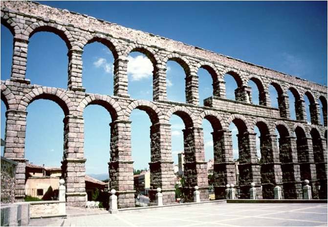 Акведук в Сеговии. Кон. I — нач. II вв. Камень, бетон. Испания.