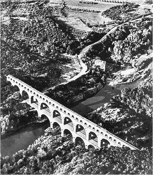 Акведук в Ниме.Аэрофотография.