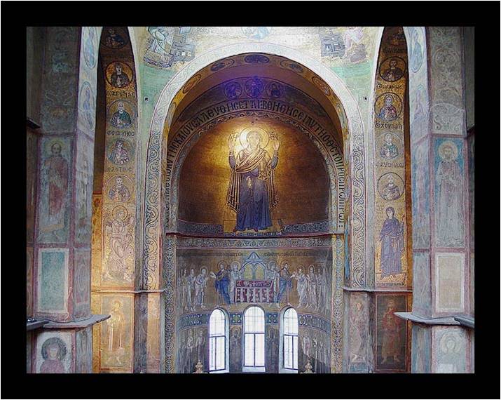 Богоматерь Оранта. Мозаика алтарной апсиды Софийского собора в Киеве.