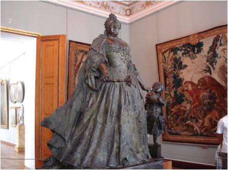 Анна Иоанновна с арапчонком. Скульптор Б.К. Растрелли. 1741. ГРМ 